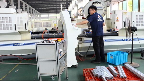 如何解決鋁型材在長期使用中的老化問題？